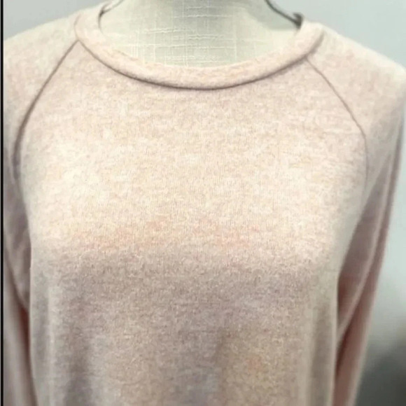 NWOT PINK GILLI LIGHTWEIGHT BRUSHED FABRIC LONG SLEEVE CREW NECK TOP SIZE L - Picture 6 of 11